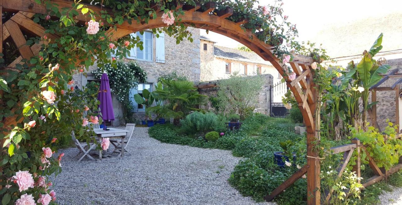 Chambres D'Hotes Du Presbytere La Bastide-l'Eveque Exteriör bild